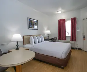 Photo 5 - Contempra Inn