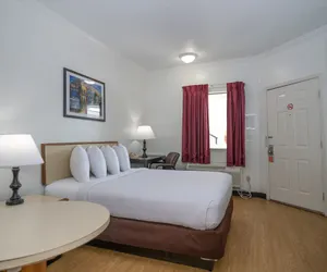 Photo 4 - Contempra Inn