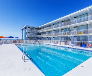 Photo 2 - The Crusader Oceanfront Family Resort