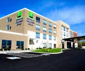 Photo 2 - Holiday Inn Express & Suites Oswego, an IHG Hotel