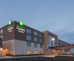 Photo 2 - Holiday Inn Express and Suites Detroit/Sterling Heights, an IHG Hotel