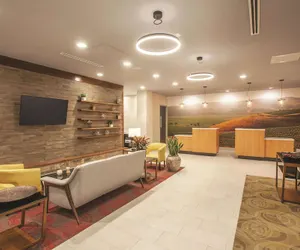 Photo 4 - La Quinta Inn & Suites by Wyndham Morgan Hill-San Jose South