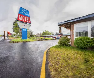 Photo 2 - Royal Gateway Motel by OYO