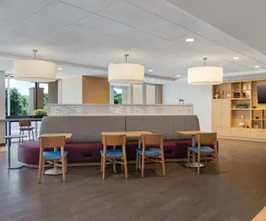 Photo 5 - Home2 Suites by Hilton Milwaukee Brookfield