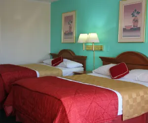 Photo 2 - Budget Inn