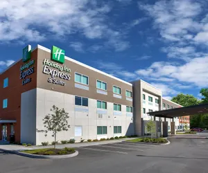 Photo 2 - Holiday Inn Express & Suites New Castle by IHG