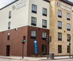 Photo 2 - Cobblestone Hotel & Suites – Chippewa Falls