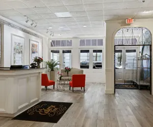 Photo 4 - La Galerie French Quarter Hotel