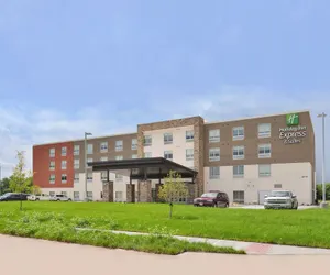 Photo 2 - Holiday Inn Express & Suites Omaha Airport, an IHG Hotel