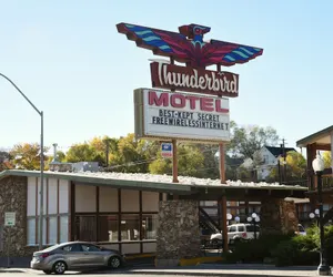 Photo 2 - Thunderbird Motel