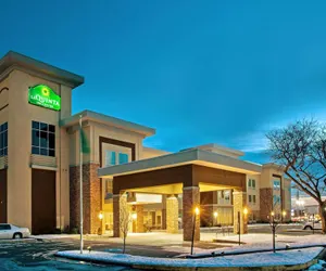 Photo 2 - La Quinta Inn & Suites by Wyndham York