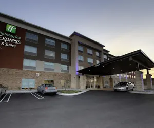 Photo 2 - Holiday Inn Express & Suites Detroit Northwest - Livonia, an IHG Hotel