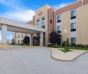 Photo 2 - Comfort Suites Rensselaer near Fair Oaks