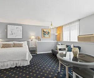 Photo 4 - The Niantic Inn