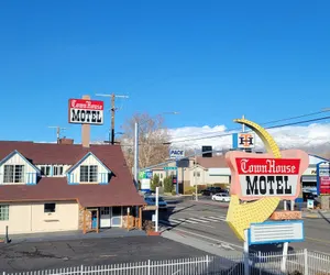 Photo 2 - Townhouse Motel