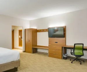 Photo 5 - Holiday Inn Express & Suites Russellville, an IHG Hotel