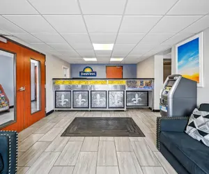 Photo 3 - Days Inn by Wyndham New Orleans Pontchartrain
