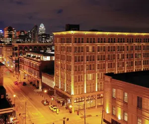 Photo 2 - Hotel Covington Cincinnati Riverfront