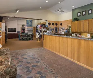 Photo 4 - Whispering Woods Resort