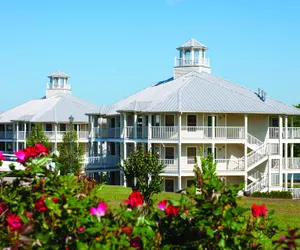 Photo 2 - Holiday Inn Club Vacations Piney Shores Resort at Lake Conroe, an IHG Hotel