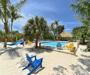 Photo 2 - Siesta Key Palms Resort