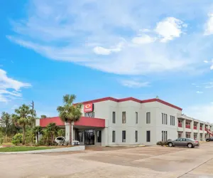 Photo 2 - Econo Lodge Inn & Suites