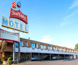 Photo 2 - Best Value Inn by OYO Portland OR South East