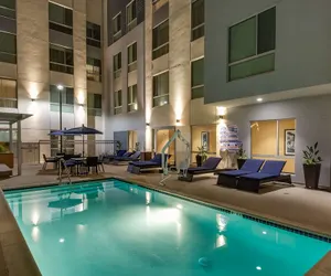 Photo 2 - Hampton Inn & Suites Los Angeles - Glendale