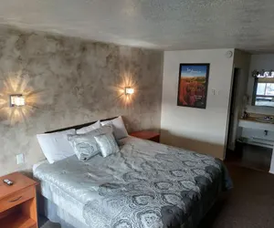 Photo 5 - High Desert Inn