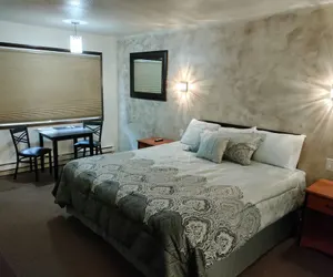 Photo 4 - High Desert Inn