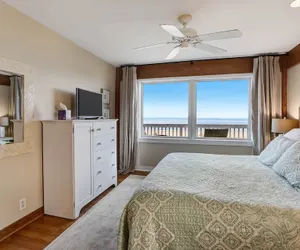 Photo 4 - Oceanfront Pet Friendly Unit by RedAwning