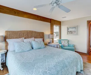 Photo 5 - Oceanfront Pet Friendly Unit by RedAwning