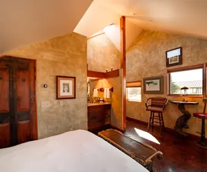 Photo 4 - The Inn at Newport Ranch