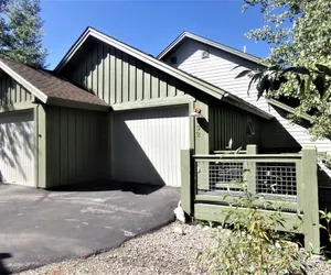 Photo 2 - Anemone Townhome 3 Bed 3 Bath