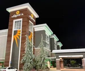 Photo 2 - La Quinta Inn & Suites by Wyndham Forsyth