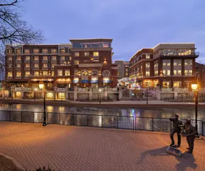 Photo 2 - Hotel Indigo Naperville Riverwalk by IHG