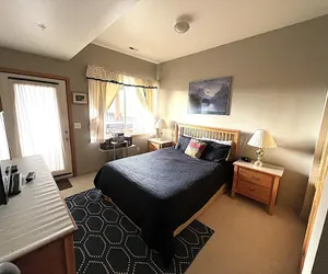 Photo 2 - Forest Park 3 Bed 4 Bath Townhome