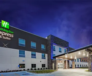 Photo 2 - Holiday Inn Express & Suites Coffeyville, an IHG Hotel