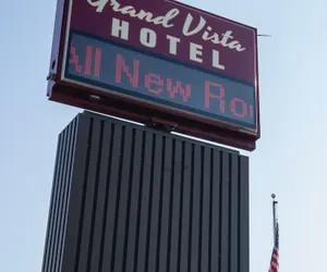 Photo 2 - Grand Vista Hotel
