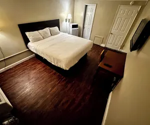 Photo 3 - Downbeach Inn