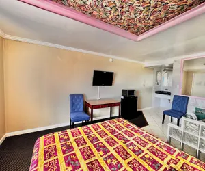Photo 4 - Downbeach Inn