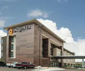 Photo 2 - La Quinta Inn & Suites by Wyndham Kingman