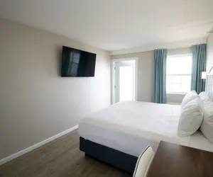 Photo 5 - The Baywatch Resort