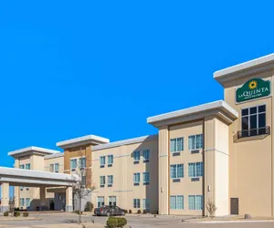 Photo 2 - La Quinta Inn & Suites by Wyndham Weatherford OK