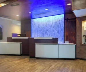 Photo 5 - Fairfield Inn & Suites by Marriott Savannah Midtown