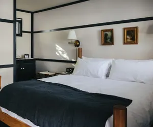 Photo 5 - Brentwood Hotel