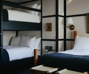 Photo 2 - Brentwood Hotel