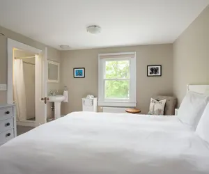 Photo 5 - Lakehouse Inn