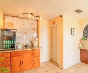 Photo 4 - Crown Inn By OYO Denver Tx