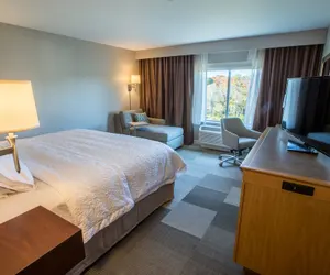Photo 4 - Hampton Inn by Hilton Amesbury